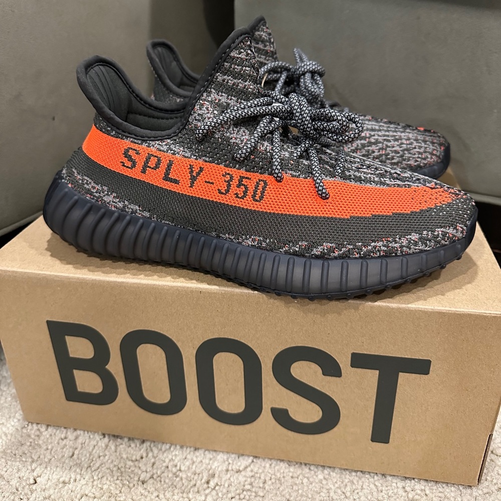 BNWT Yeezy 350 V2 Carbon Beluga - Picture 3 of 7